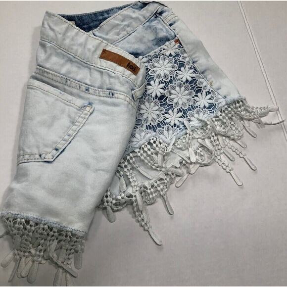 LEI Ashley Low Rise Womens Jean Shorts 1 Fringe Lace Hippie BOHO L.E.I. - Picture 3 of 7